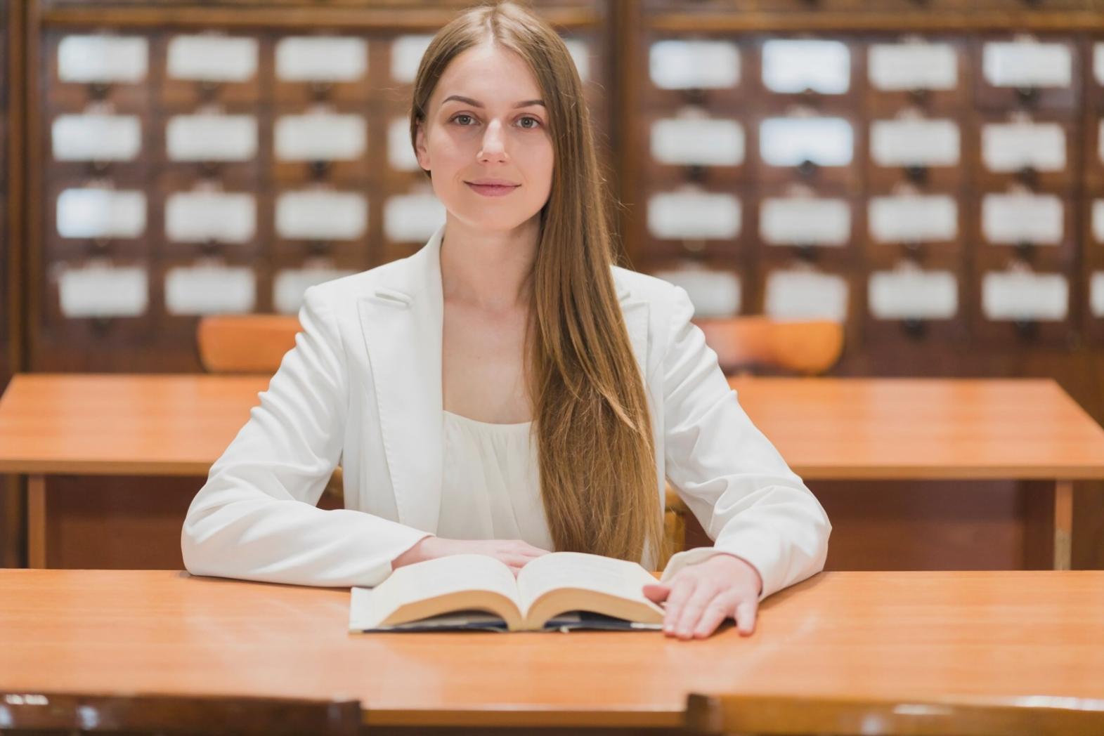 Équipe de partenaires envarolumis travaillant sur des stratégies financières collaboratives